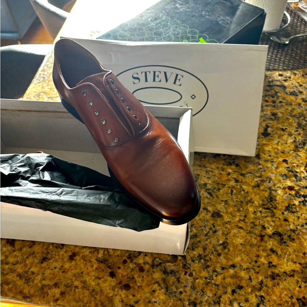 STEVE MADDEN Pointer tan leather men 9 casual shoes in box worn only once